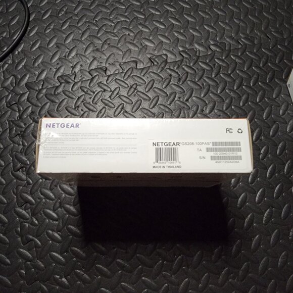 NETGEAR 8-Port Gigabit Ethernet Unmanaged Switch, Model No. GS208, New in Box - Picture 10 of 11